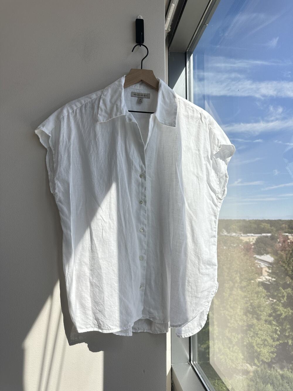 Banana Republic Women's Short Sleeve 100% Linen White Coastal Button Up Sz M